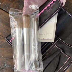 Makeup brush ( Brand New ) Mary Kay Signature💕💕